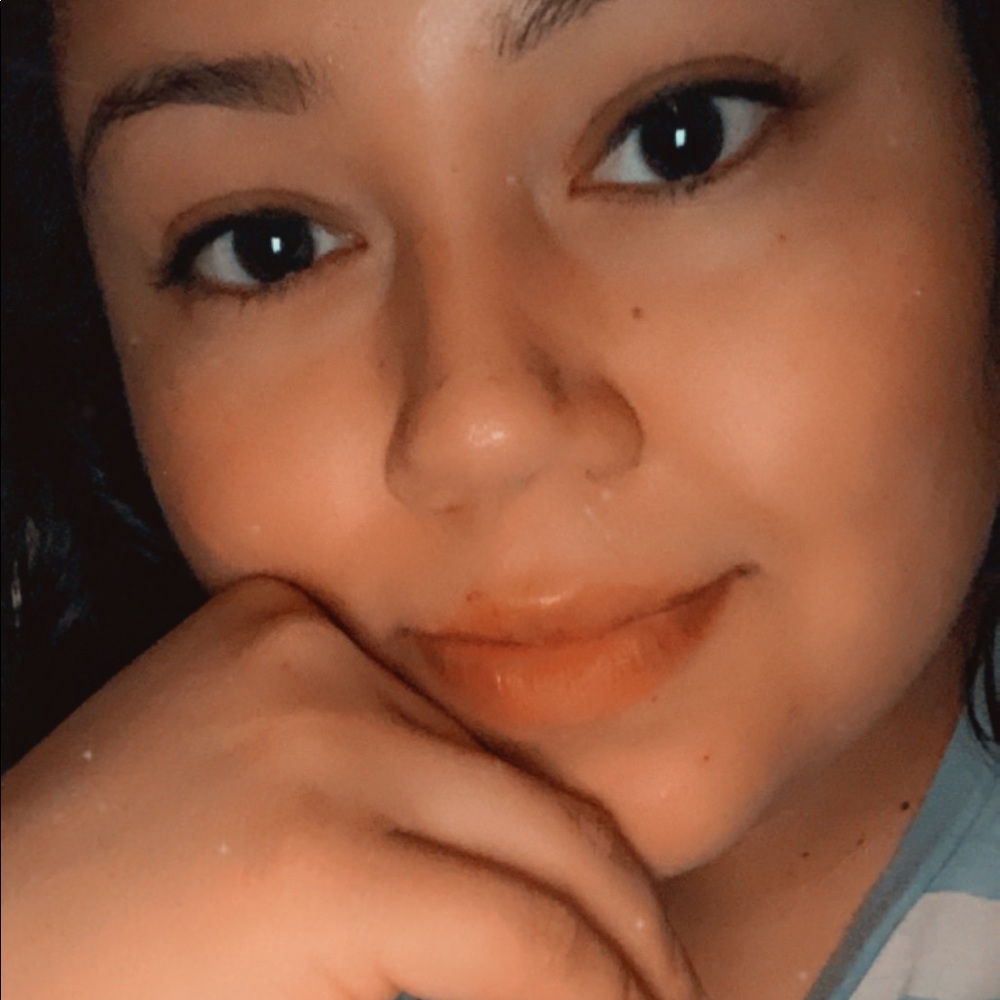 Meet your Posher, Daniela